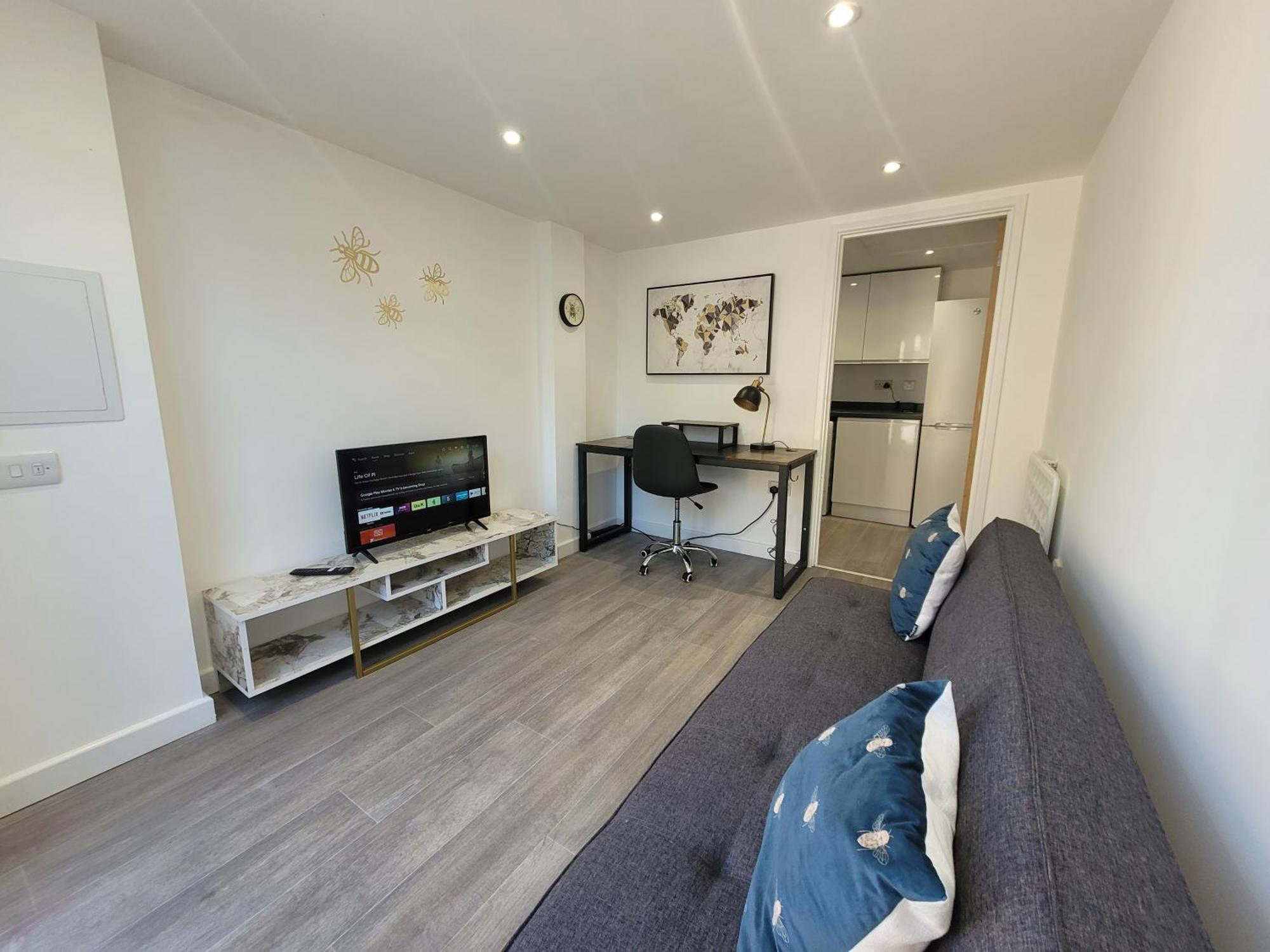 Bumblebee Bungalow - With Separate Office And Gaming Space By Catchpole Stays Colchester Exterior photo